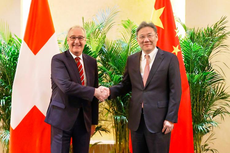 李成钢任商务部国际贸易谈判代表(正部长级)兼副部长