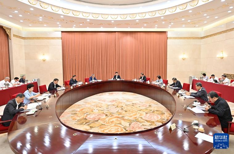 习近平在中共中央政治局第二十次集体学习时强调,坚持自立自强,突出应用导向,推动人工智能健康有序发展